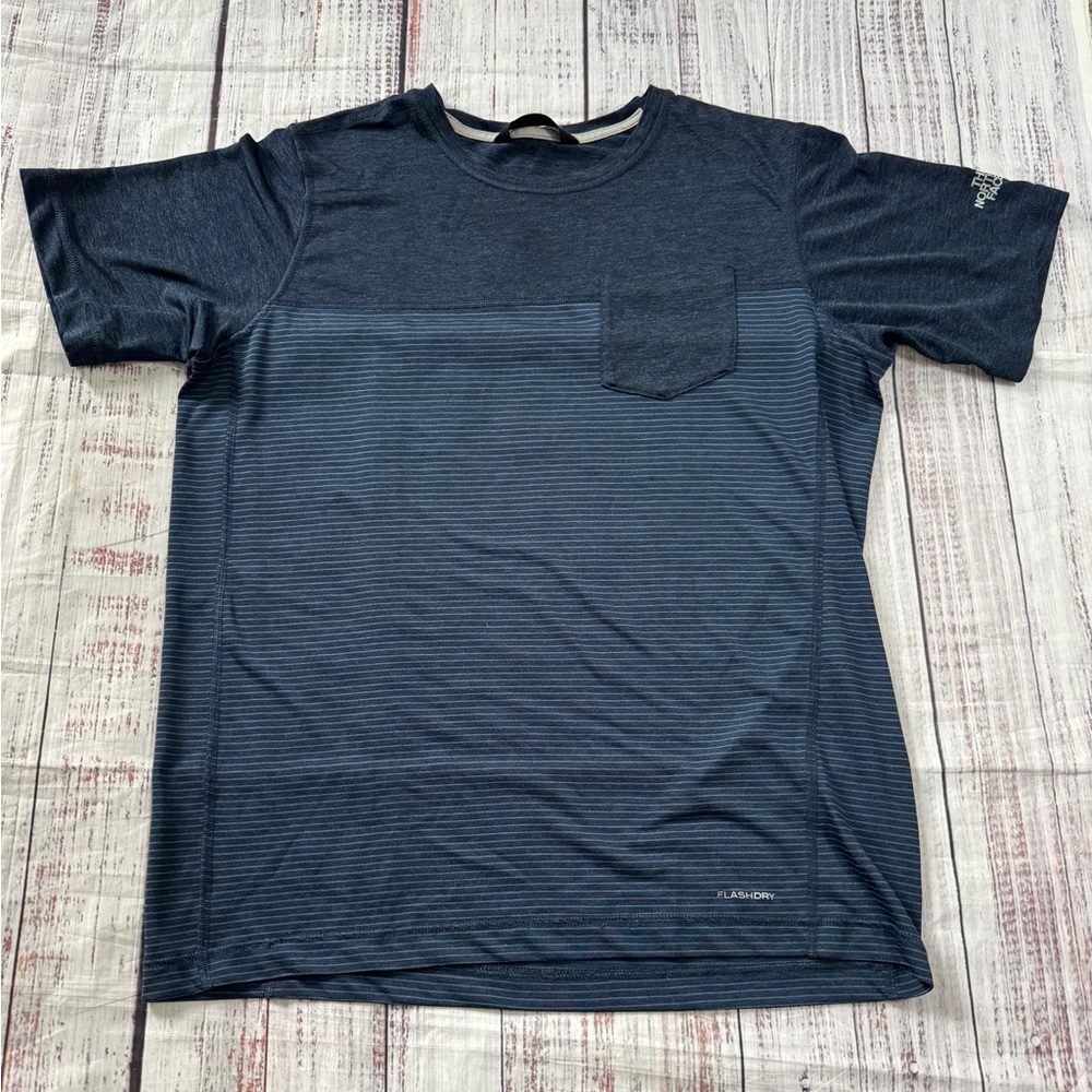 The North Face FlashDry Men’s Blue Stripe Pocket Tee Size M - Picture 2 of 7